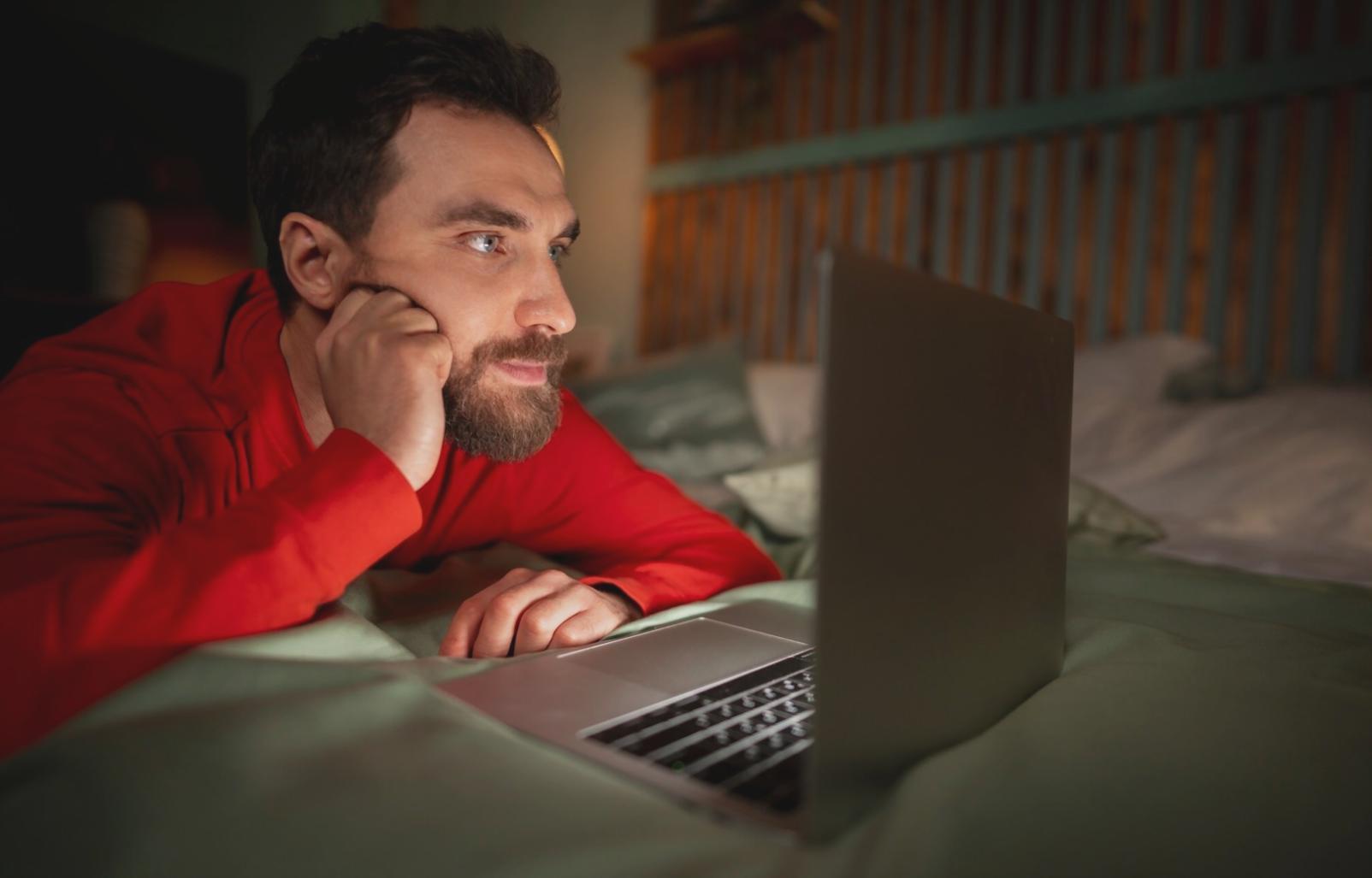 Group of financial planning students collaborating on case study analysis in modern classroom setting